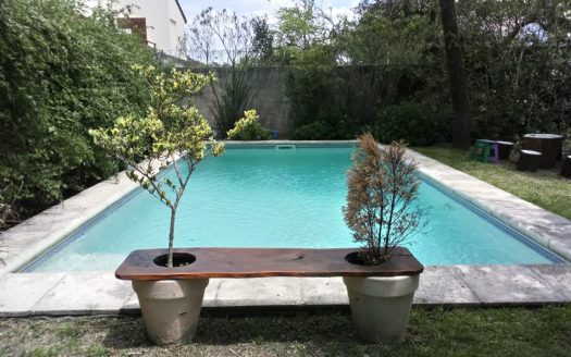 Villa Allende Golf. Gran casa con hermoso parque y pileta