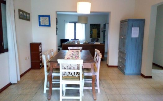 Villa Allende Golf. Gran casa con hermoso parque y pileta