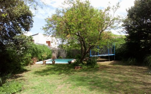 Villa Allende Golf. Gran casa con hermoso parque y pileta