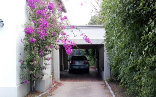 Villa Allende Golf. Gran casa con hermoso parque y pileta