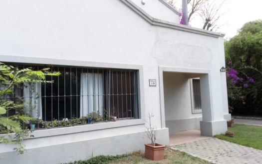 Villa Allende Golf. Gran casa con hermoso parque y pileta