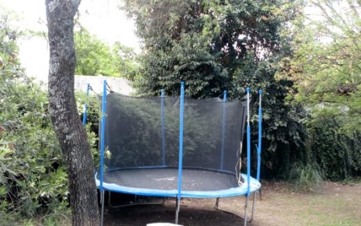 Villa Allende Golf. Gran casa con hermoso parque y pileta