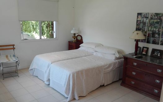 Villa Allende Golf. Hermosa casa con gran parque