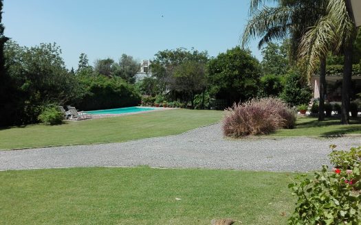 Villa Allende Golf. Hermosa casa con gran parque