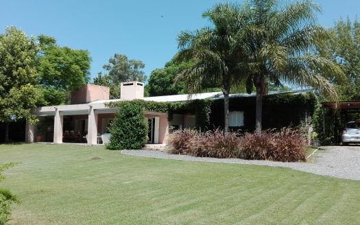 Villa Allende Golf. Hermosa casa con gran parque
