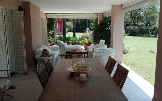 Villa Allende Golf. Hermosa casa con gran parque