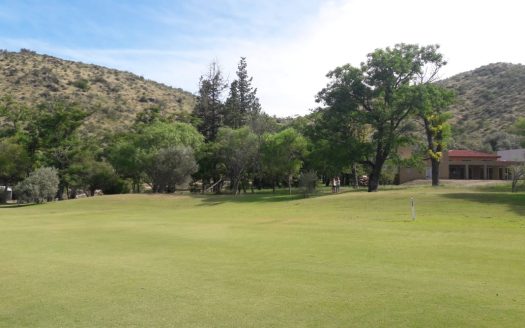 Potrerillo de Larreta. Terreno sobre el golf
